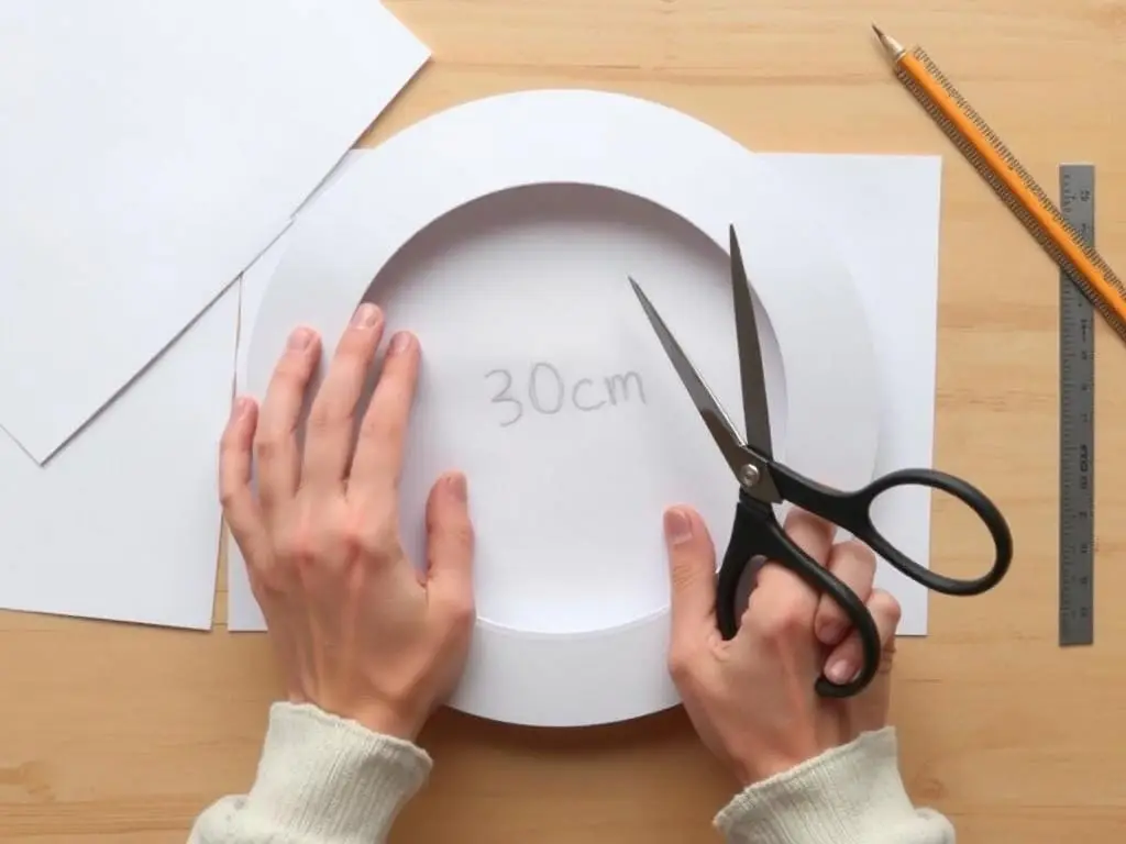 Tworzenie górnej części czapki kucharskiej z papieru