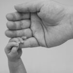 Połóg: co to jest i ile trwa oraz jak zadbać o regenerację mamy - zdjęcie ilustracyjne